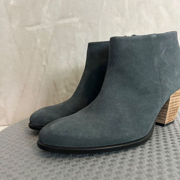 Ecco Booties Womens 38 / 7 Gray Suede Magnet Hydromax Ankle Boots Shoes Casual - Picture 5 of 13